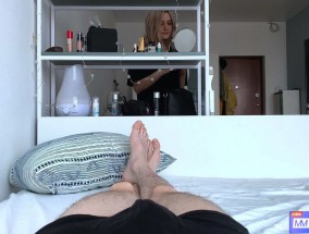 金发蜜糖伊娃-艾尔菲在 POV 动作中搔首弄姿、驰骋硬棒