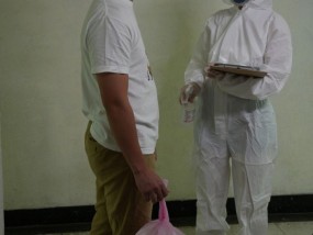 医护人员李二在沙发上 啪啪啪 时挑逗大奶子