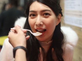 中国美女嘉欣在平坦的小腹上用精液结束性爱